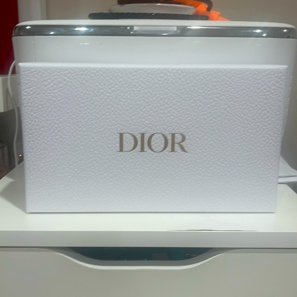 New inbox, Dior pouch around the world and a travel sized perfume refill ⭐️🎉🎊 - Picture 3 of 5